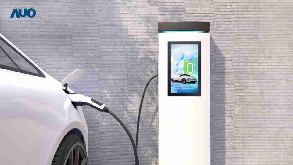 友達〝EVSE車用充電樁解決方案〞專為電動汽車充電樁設計，，，具有高亮度、、、克服戶外艱難環境的耐溫、、、耐紫外線等特性，，，並搭載散熱性及擴充性強的高效能工業電腦，，，可實現人機互動訴求，，，，如資訊顯示、、支付等應用