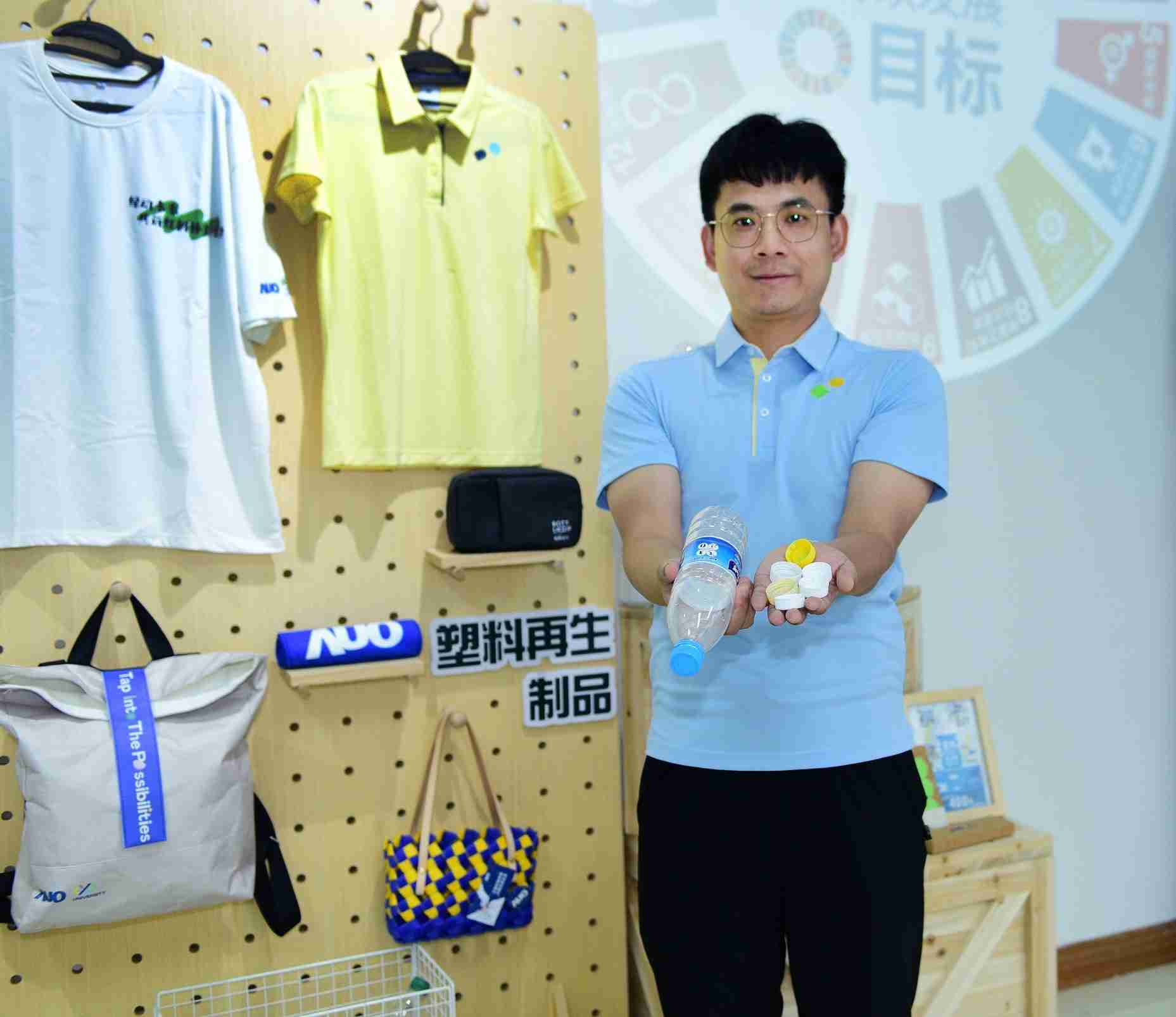 「2024智慧开云电子展」永续发展馆中，，，展示开云电子厦门驱动永续发展之成果，，，包含将厂内废弃物再制为实用物品，，将永续发展理念深植于员工生活日常实践